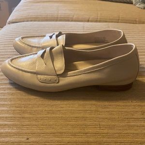 AEROSOLES Leather Loafers… Like new
